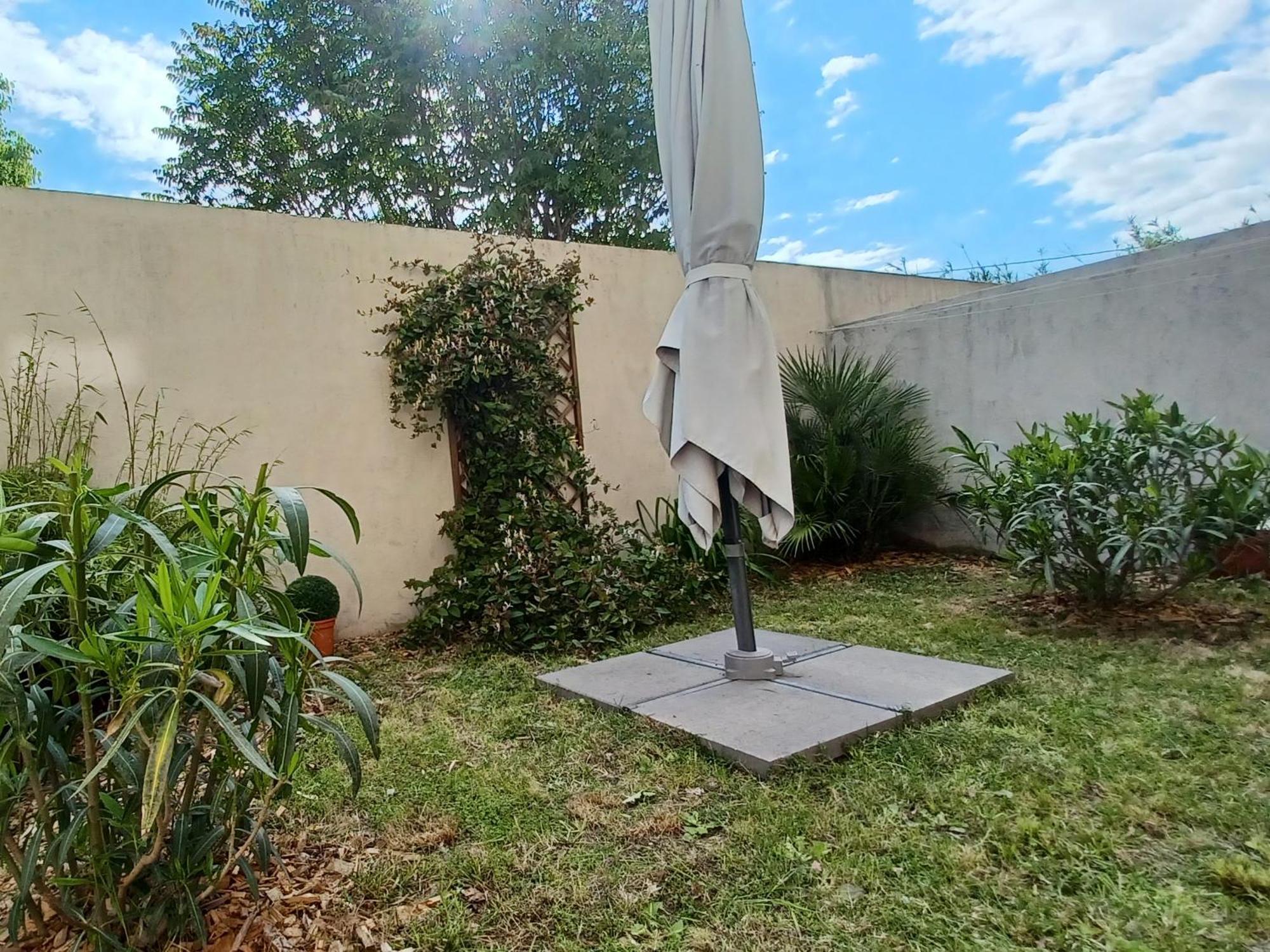L'Isle Sur La Sorgue, Appartement 2 Pieces Jardin Parking Exterior photo